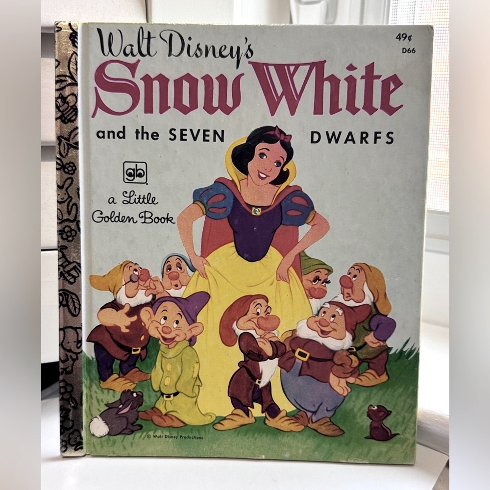 ✨🍎 Vintage Disney Magic — Snow White & the Seven Dwarfs Little Golden Book 🍎✨